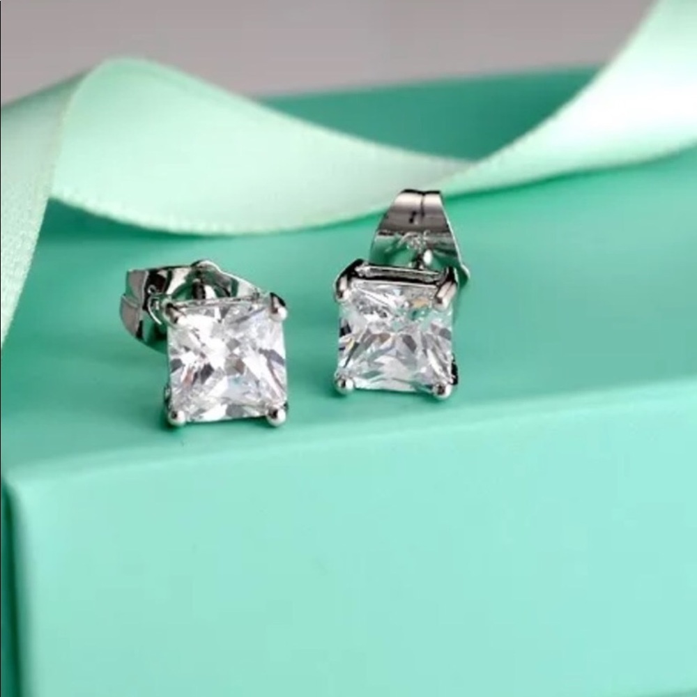 🍃🌸Beautiful white sapphire earrings set